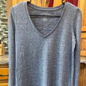 American Eagle Soft & Sexy Plush V-Neck Lightweight Sweater
